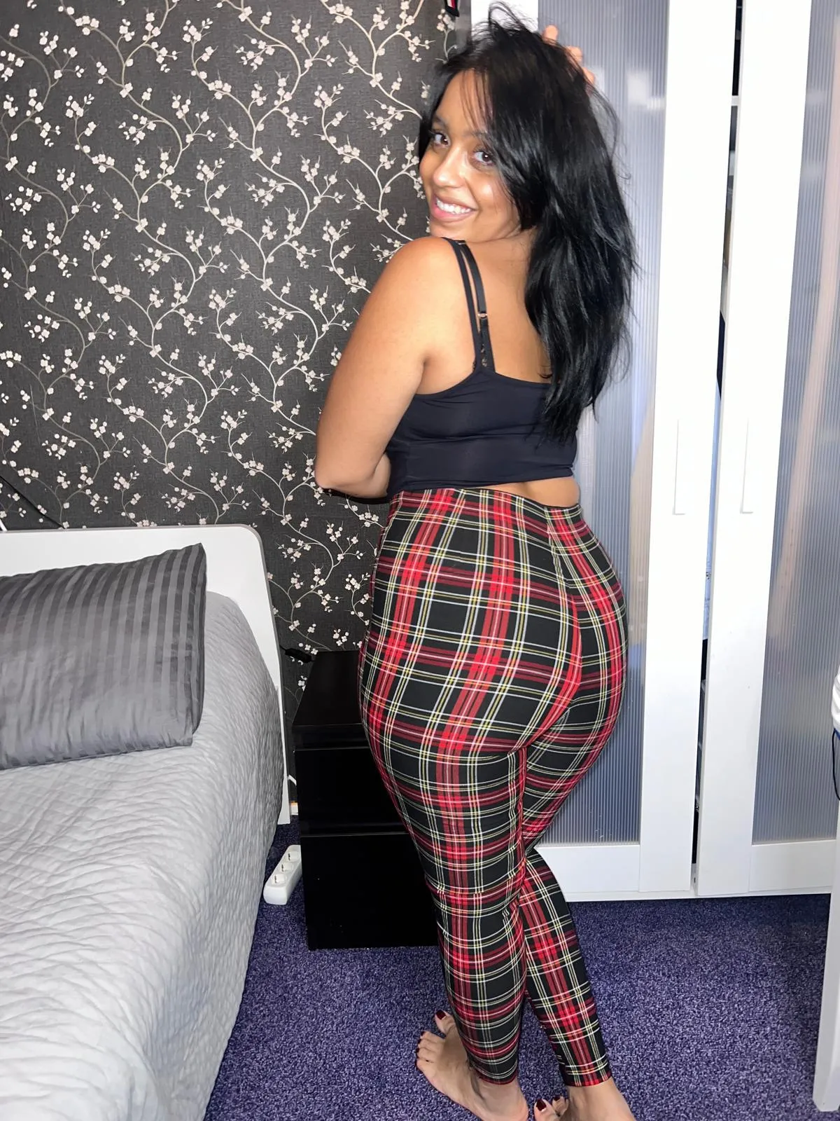 Daddy you can make me happy if you lick my ass today