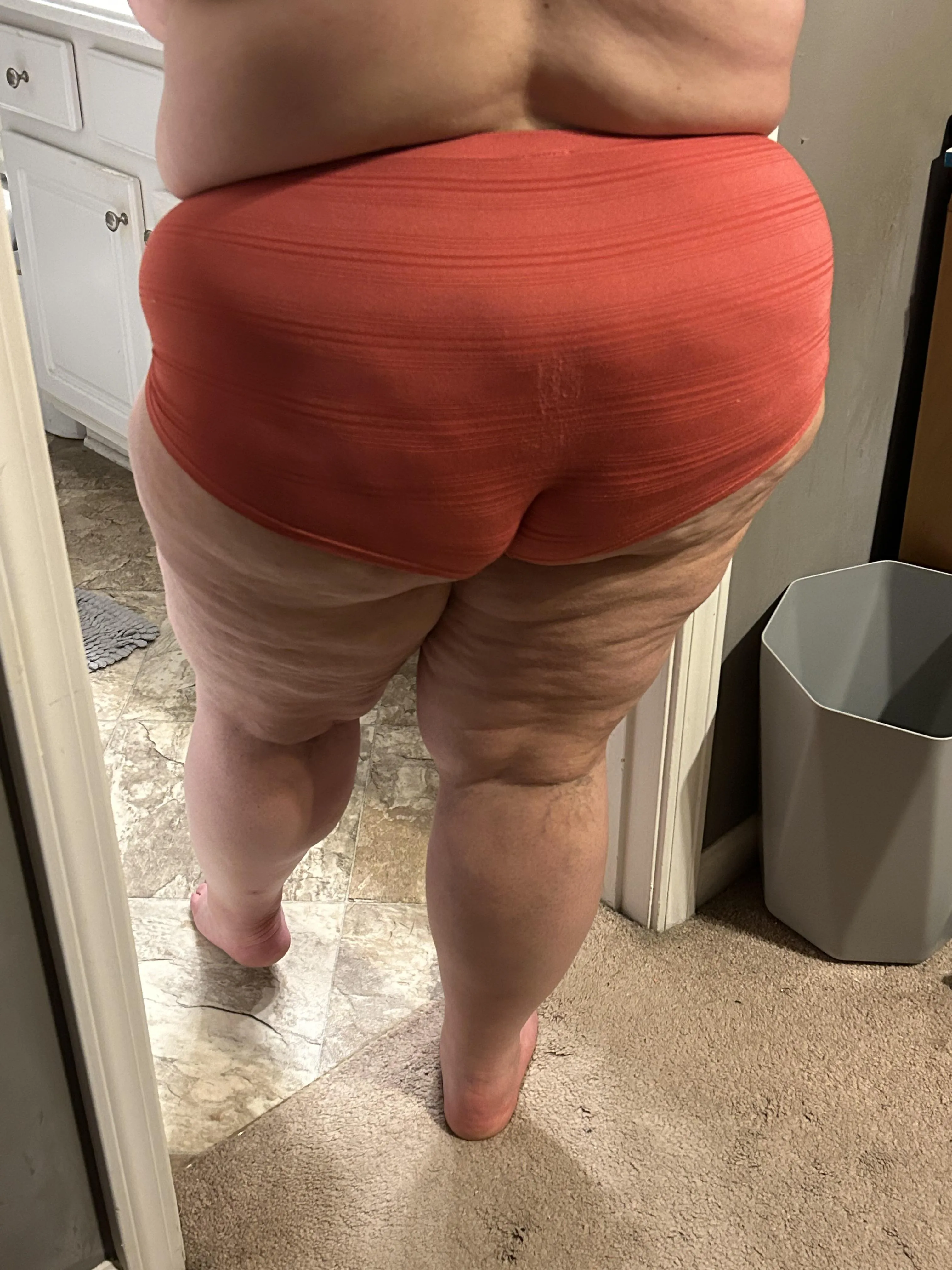 Fat bottomed girl makes your world go round 😉💋😈