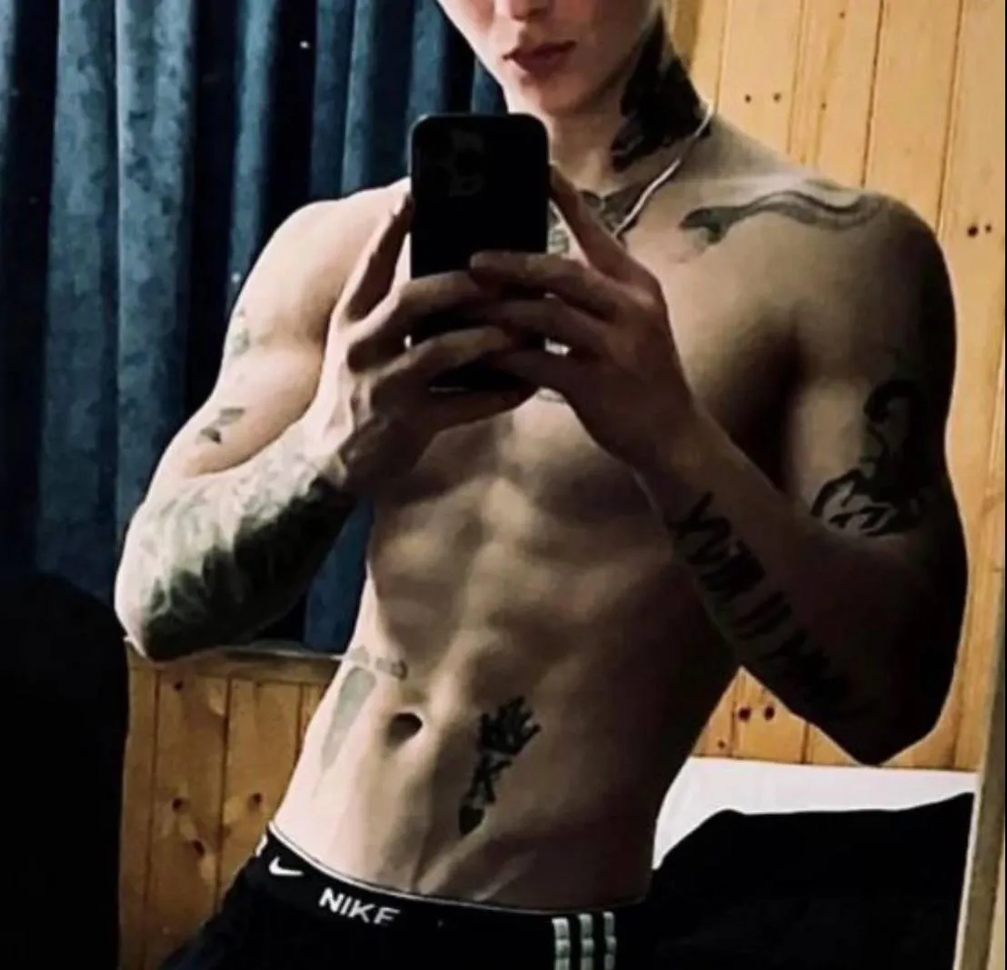 Hey boys! Which one of you wants to have nice session with 20y old fit master?