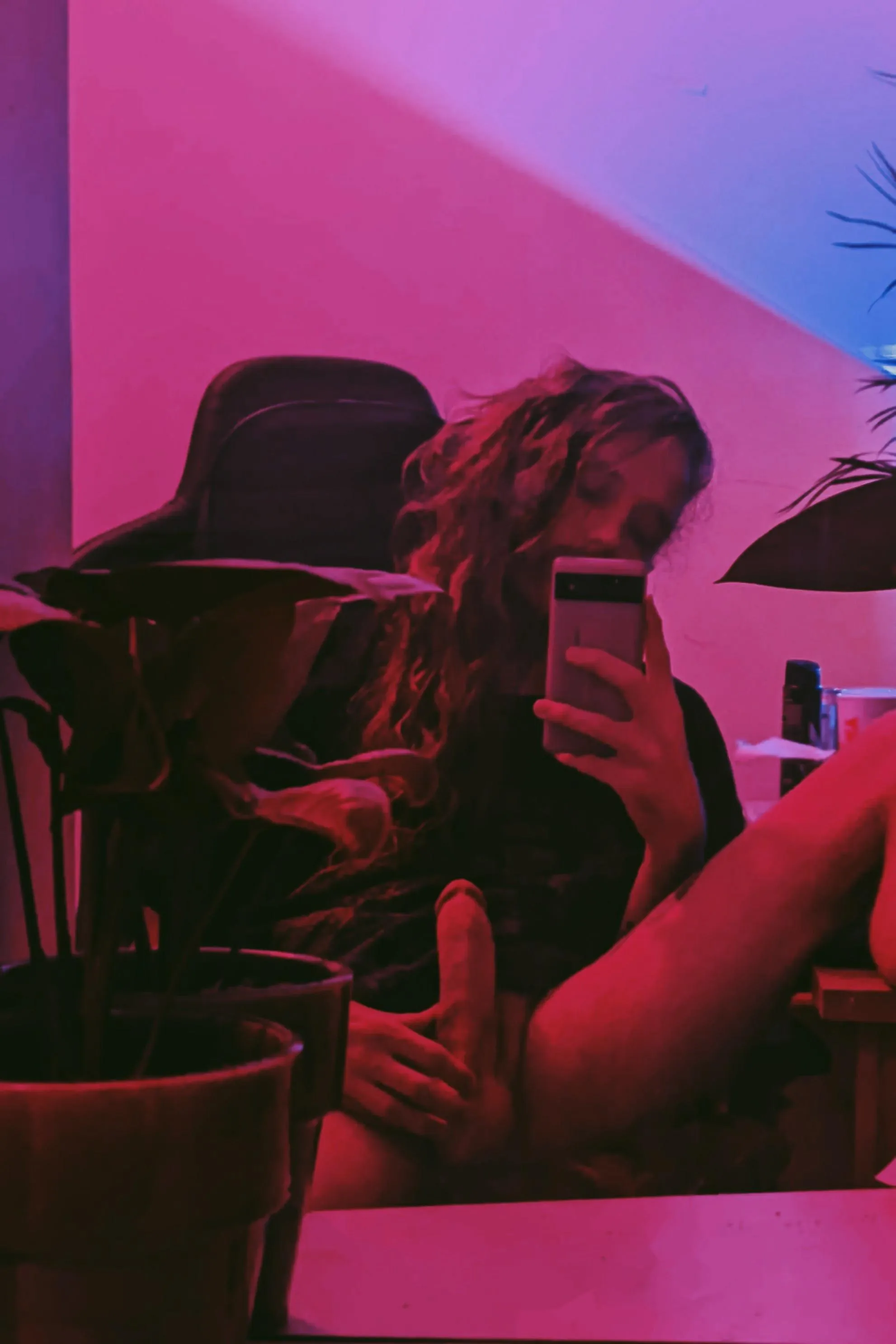 I don't think anything can look bad in this light 👀😘