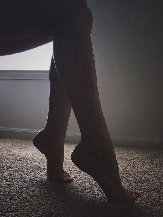 I love to share my sexy feet and body with you