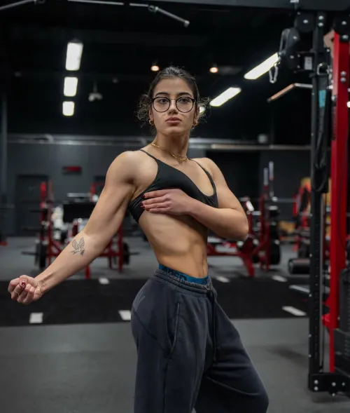 I love when she’s wearing glasses!!