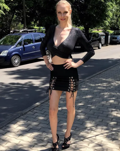 Just Florane Russell running around town doing errands