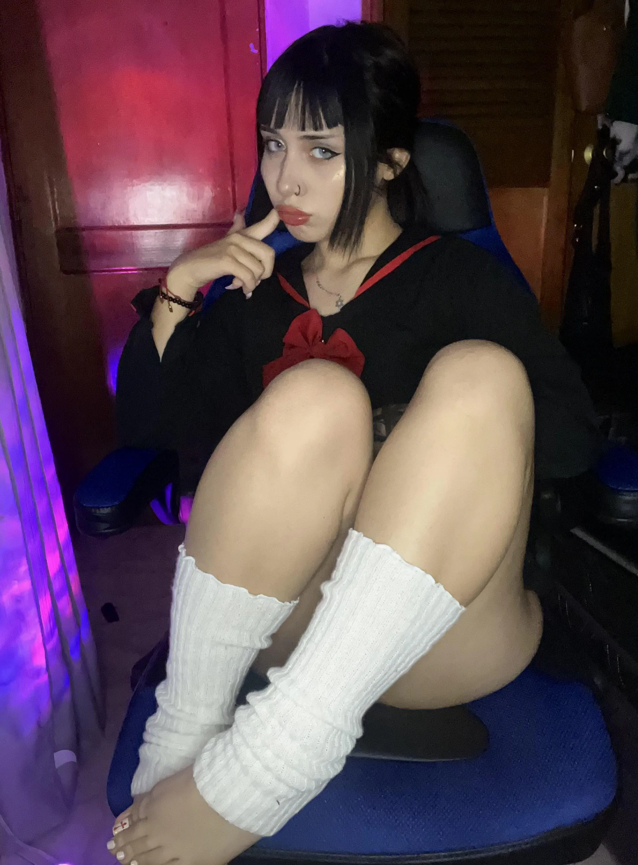 Mfw the older guy isn’t giving me the attention I deserve