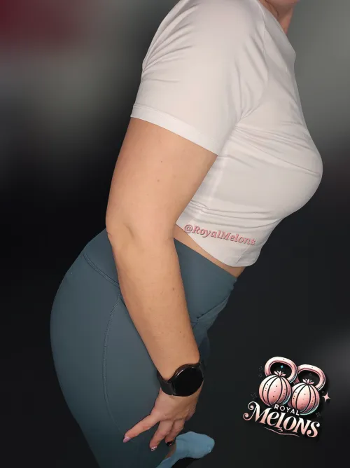 MILF Monday Vibes: Sweat, Strength, and Sexy Confidence