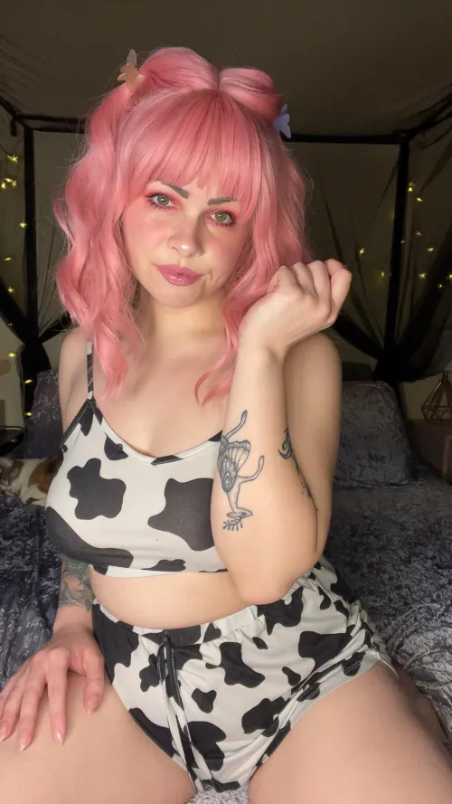 Mommy needs new outfits and makeup so she can feel pretty and show off