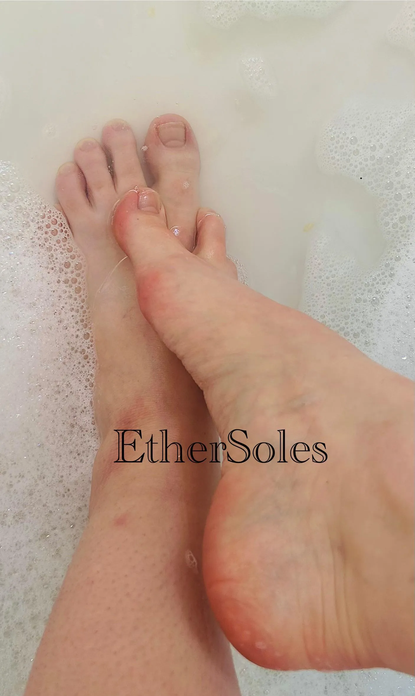 My feet are tired and sweaty after a long day… Would you like to massage them and make me feel better? 😏🔥