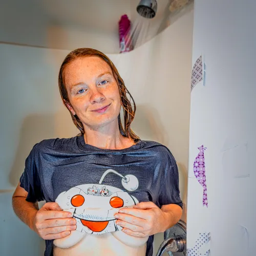 not me wondering if you’ll comment first or just stare... your move💋