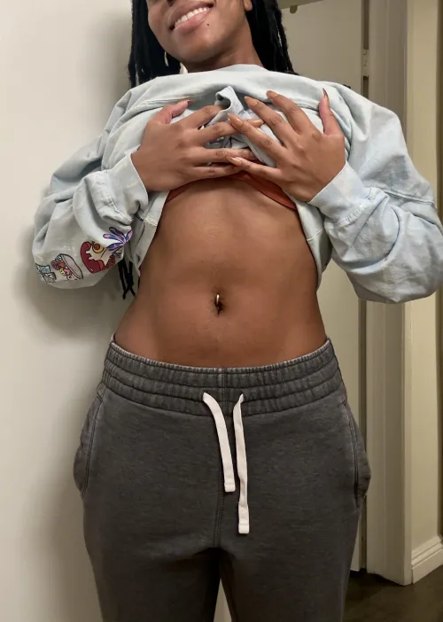 One of my favorite pics of my tummy 🖤