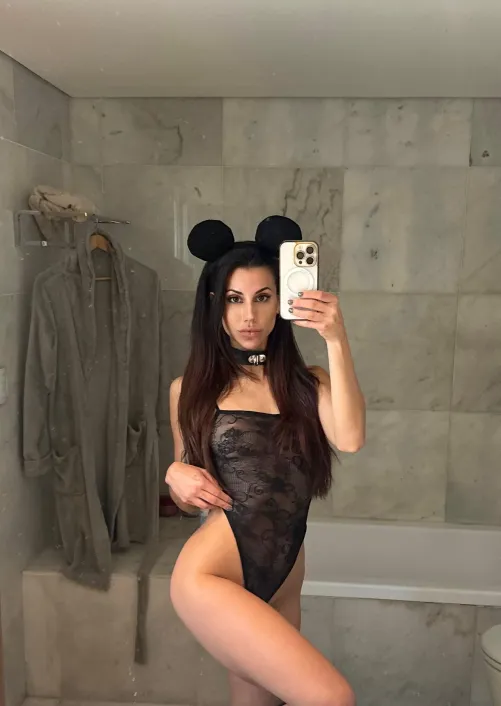 Put your leash, where are you going to take me?