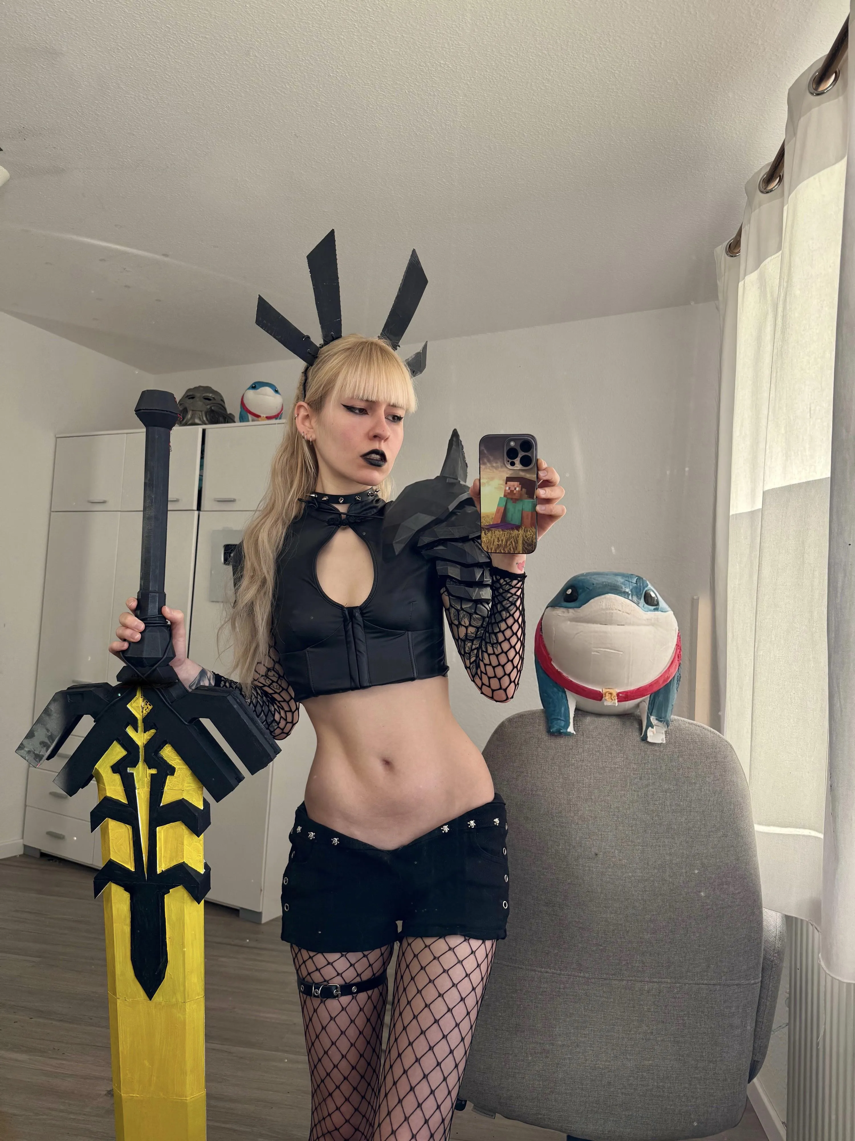 Some low rise cosplay for you