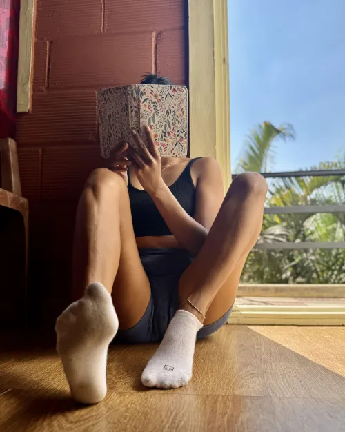 Sun with white socks!