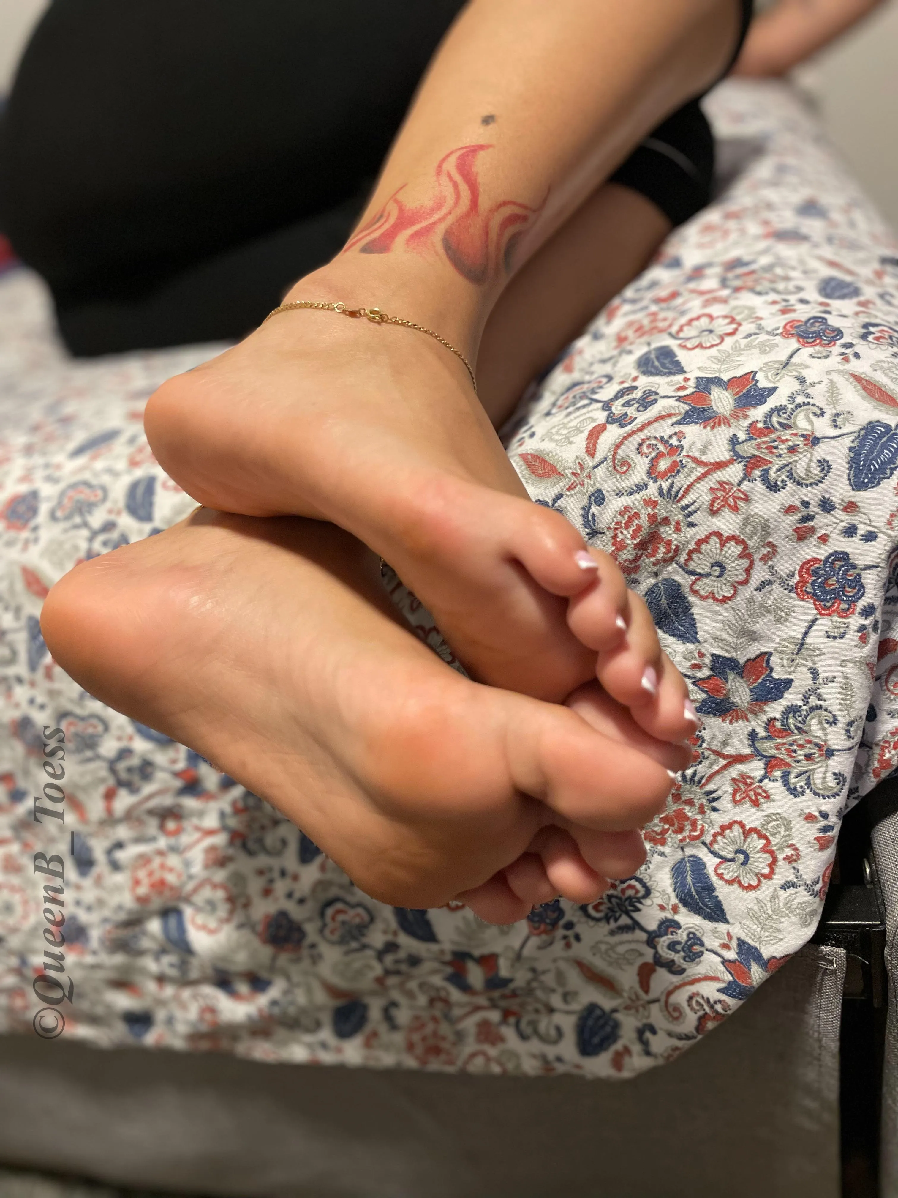 Sunday Soles hit different 😝🦶🏻👅