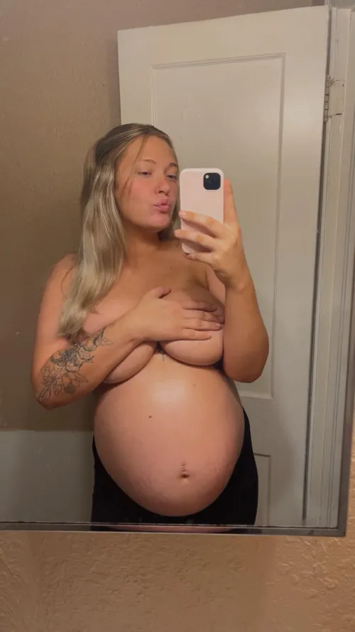 Tribute the queen—spoiling a pregnant goddess is the privilege you pay for.❤️