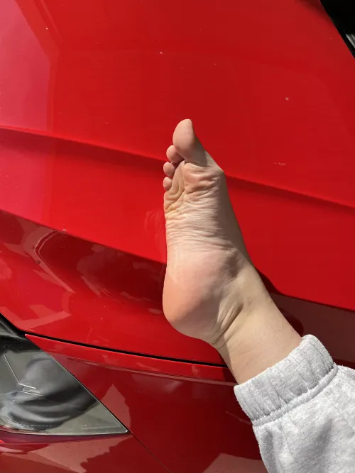 What shoe size could that be? 😌 oc