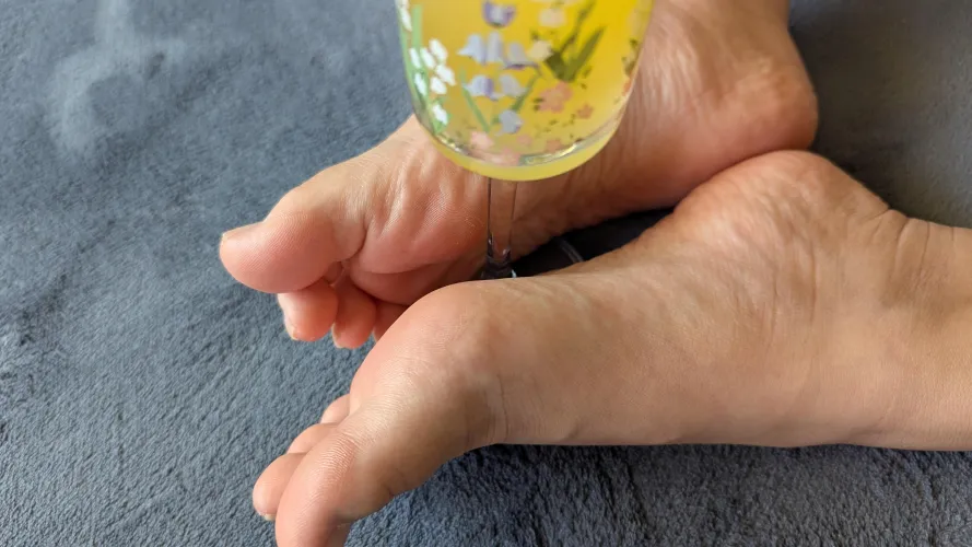 Who's gonna enjoy my feet as I enjoy my day off