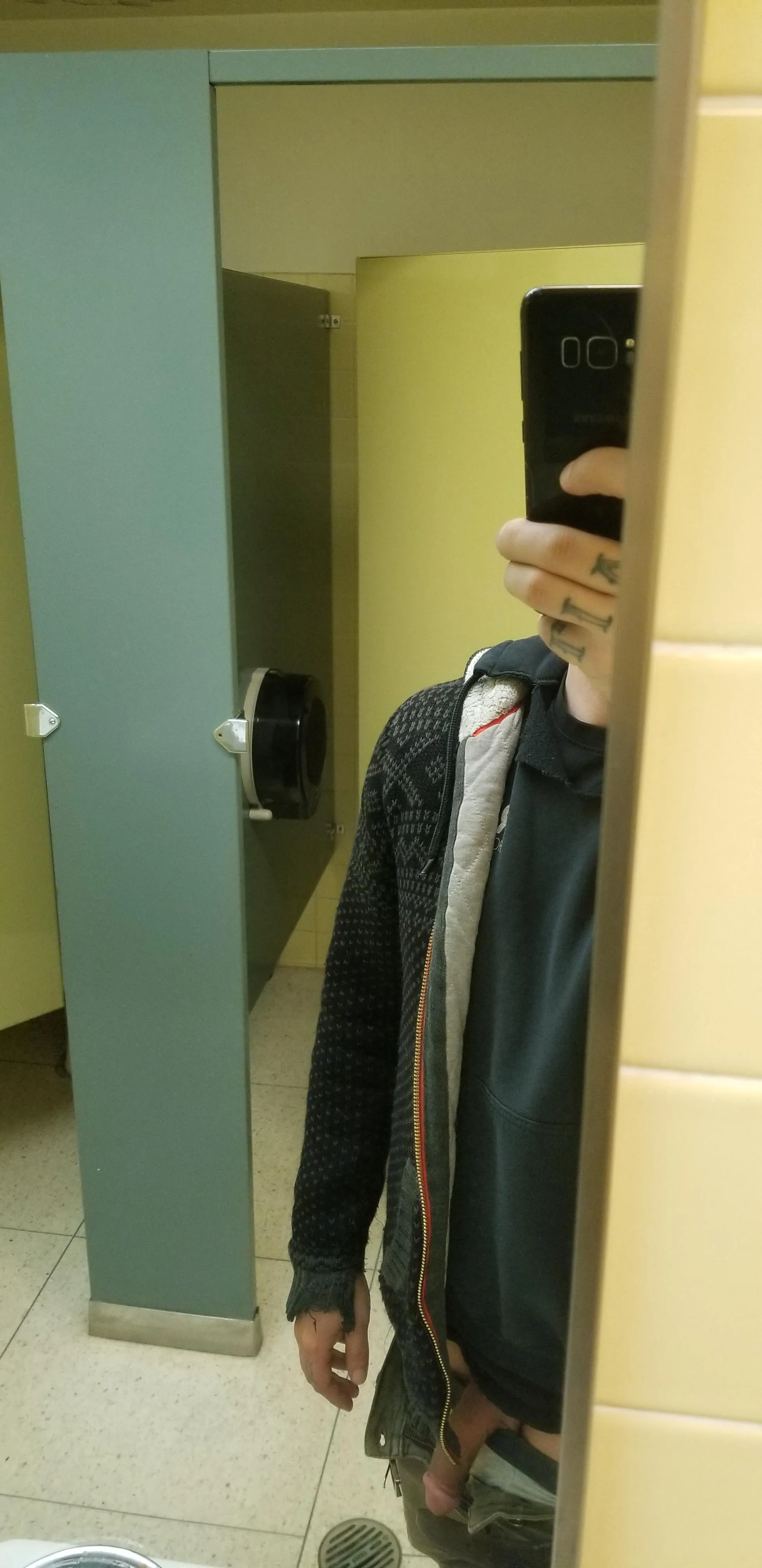 Would you give me a helping hand?😏