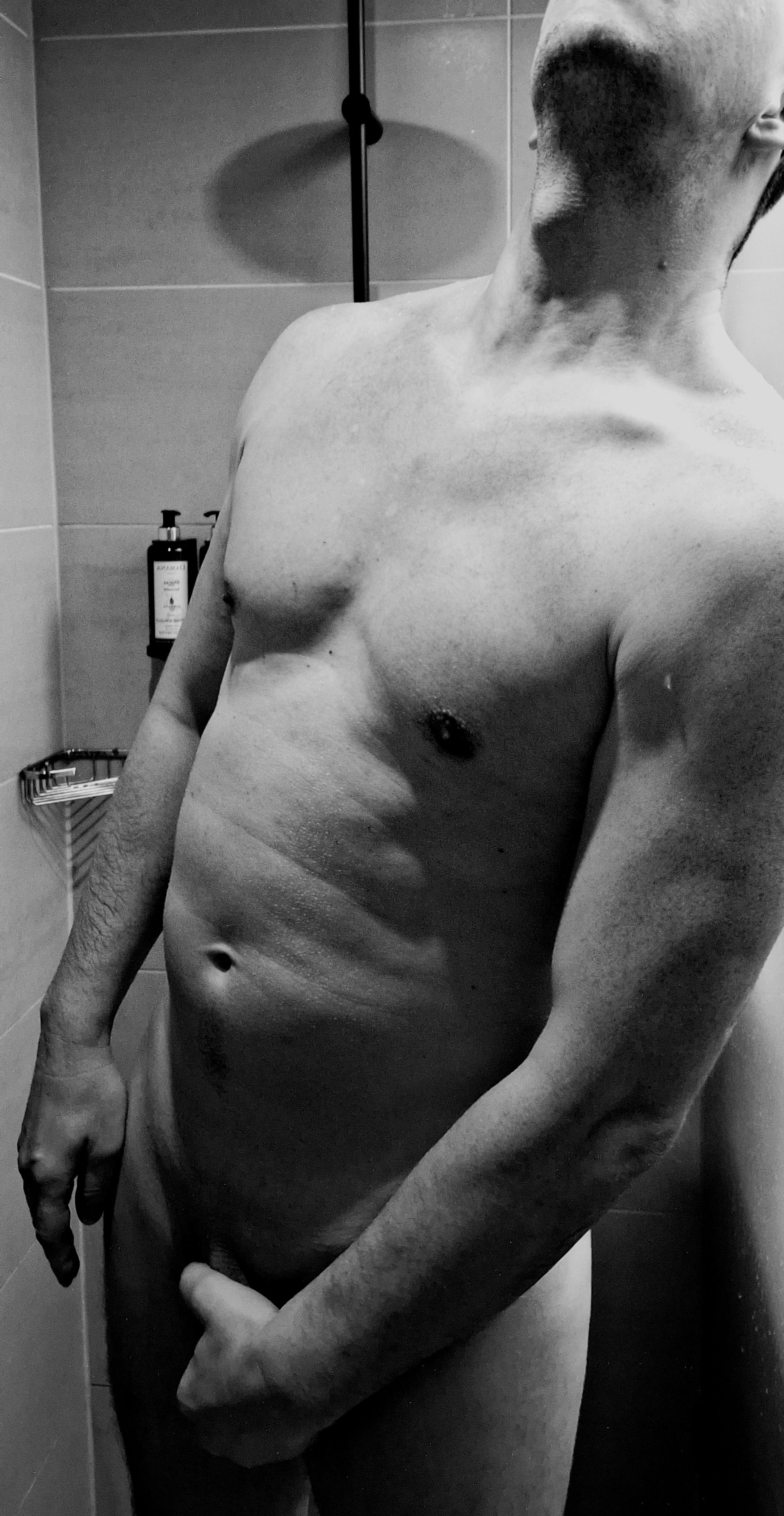 Zuhany társat keresek ;)