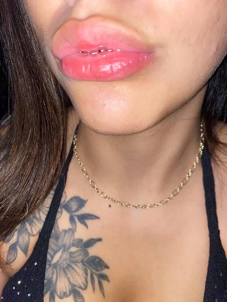 do my bare plump lips make u hard