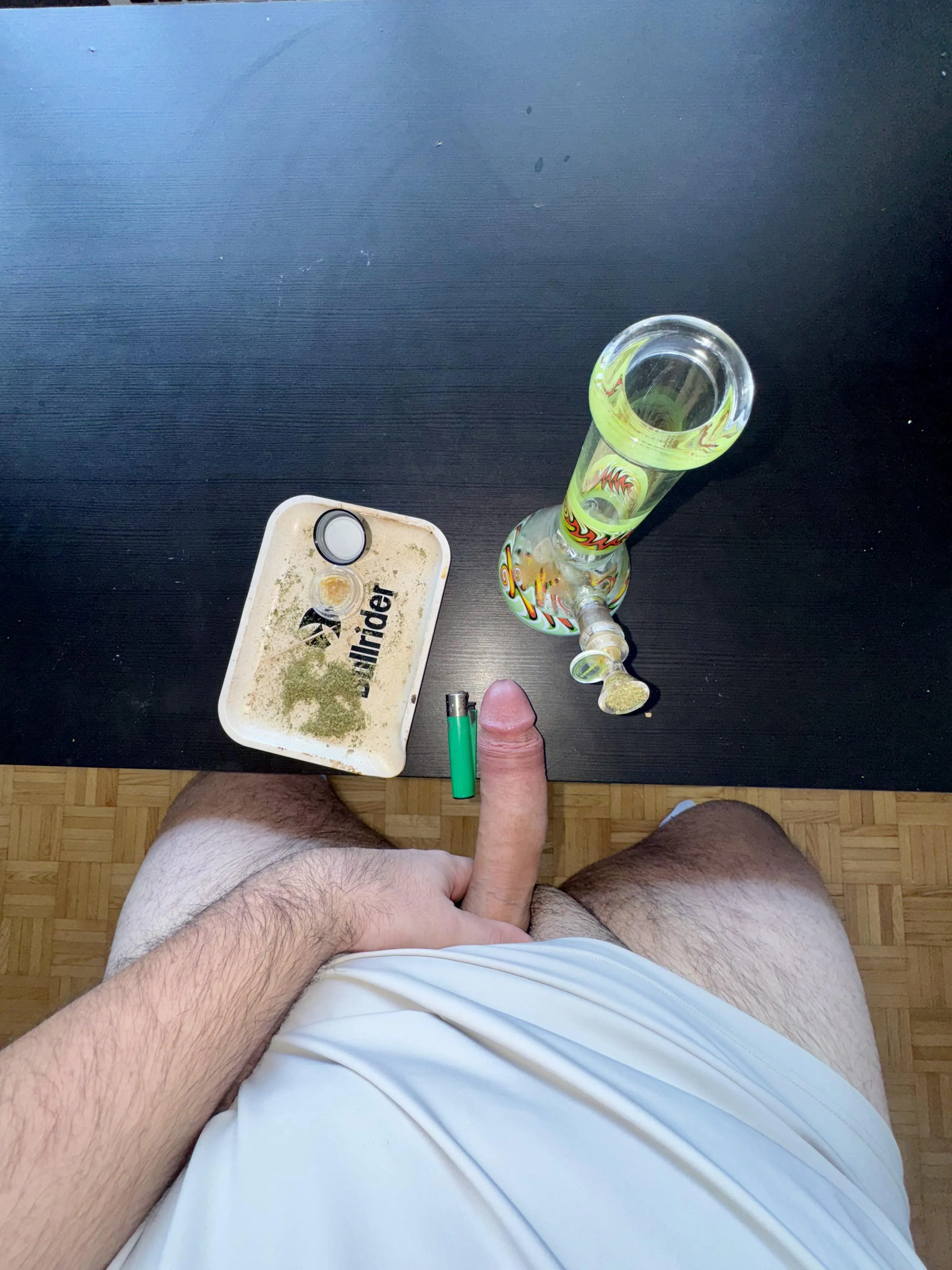 Good (M)orning to you from my big cock and bong