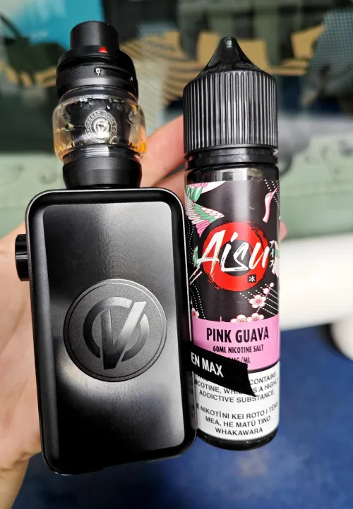 Handcheck: Gen Max + Aisu pink guava