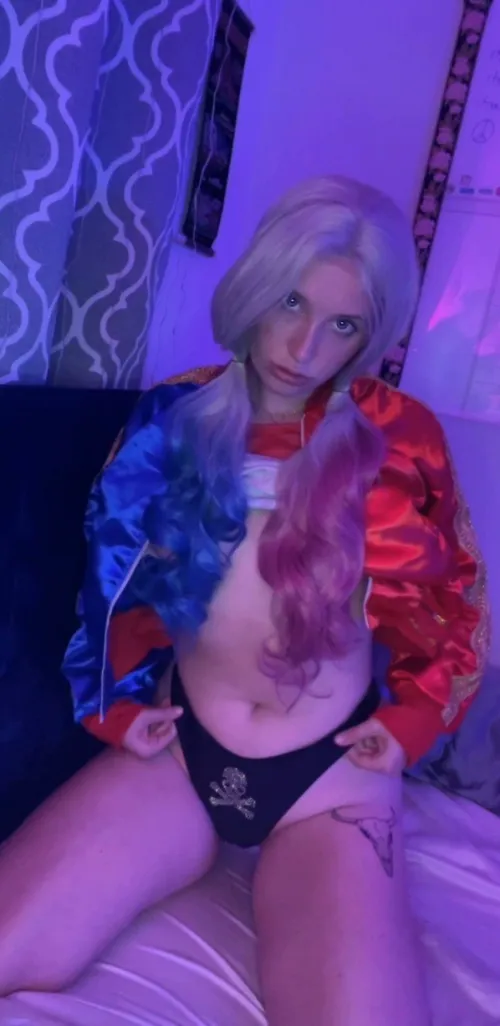 Harley Quinn by Willow