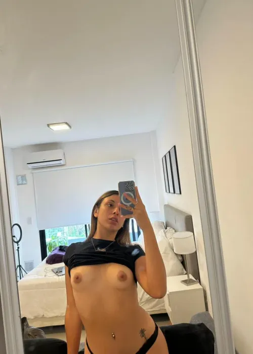 I love taking those hot pictures in the mirror