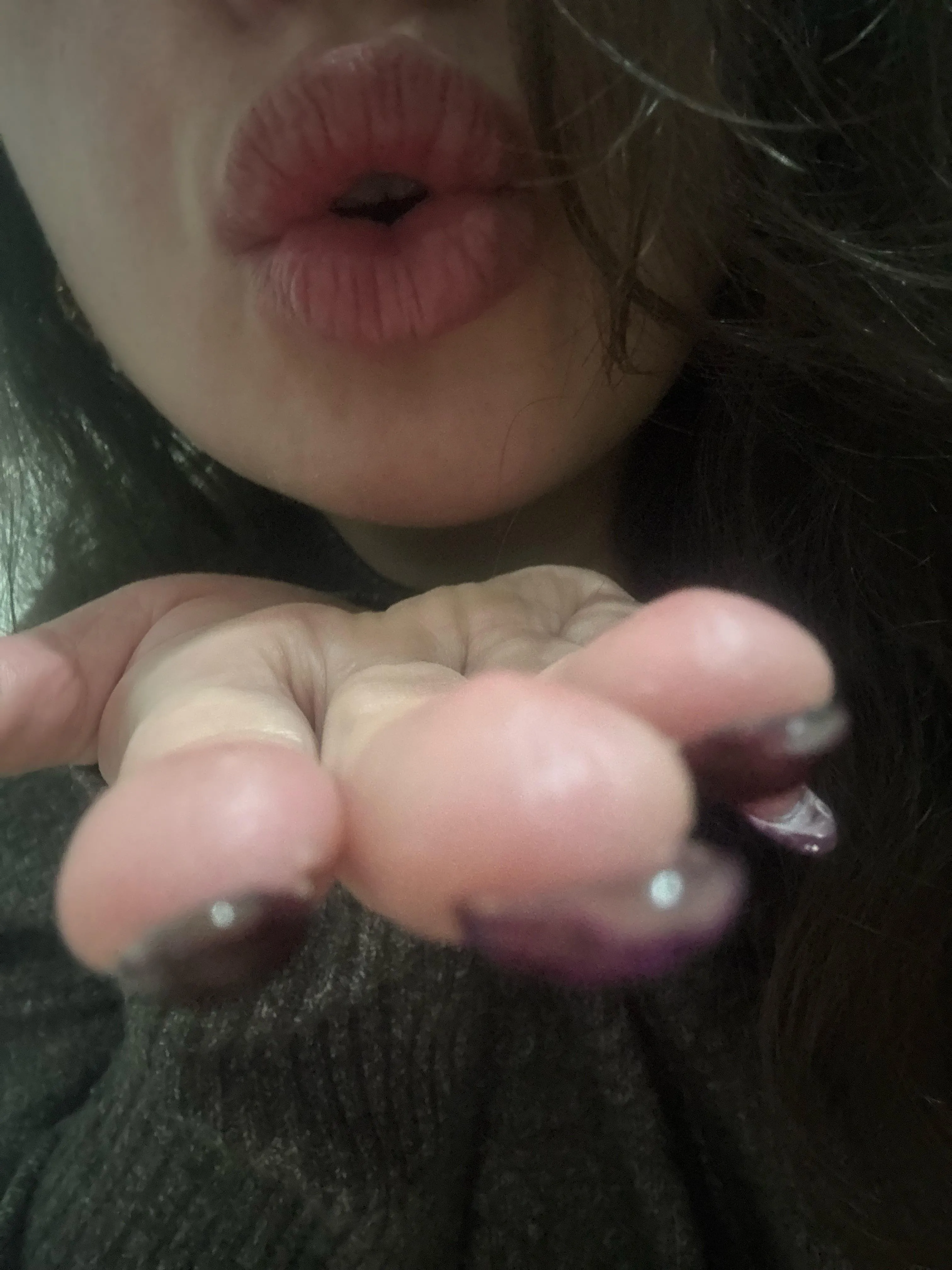 Let me blow you a kiss 😘😘