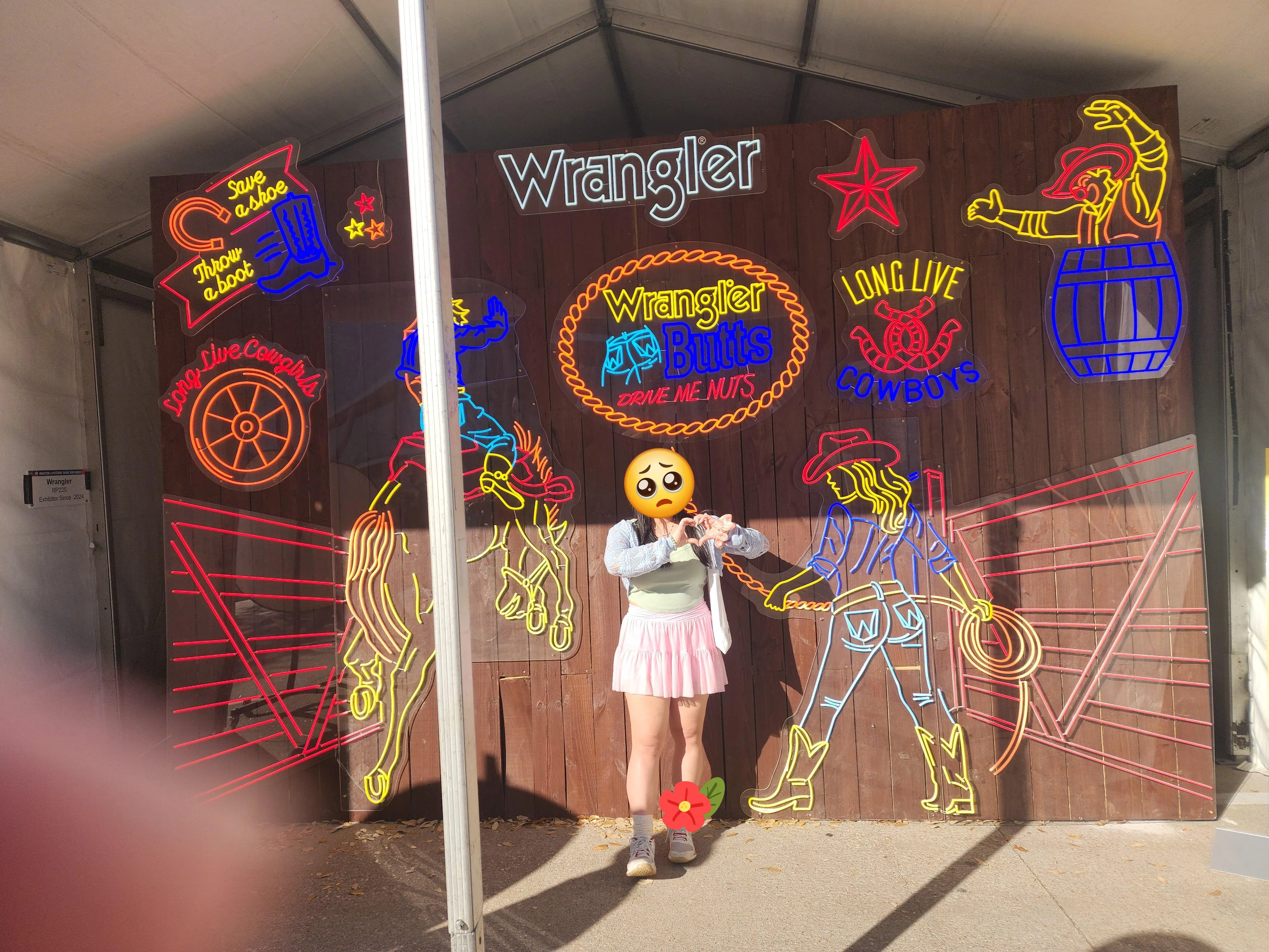 [24] Did you ever see me at the Houston Rodeo tonight? :) 4 nights til I bye-bye HTown:(