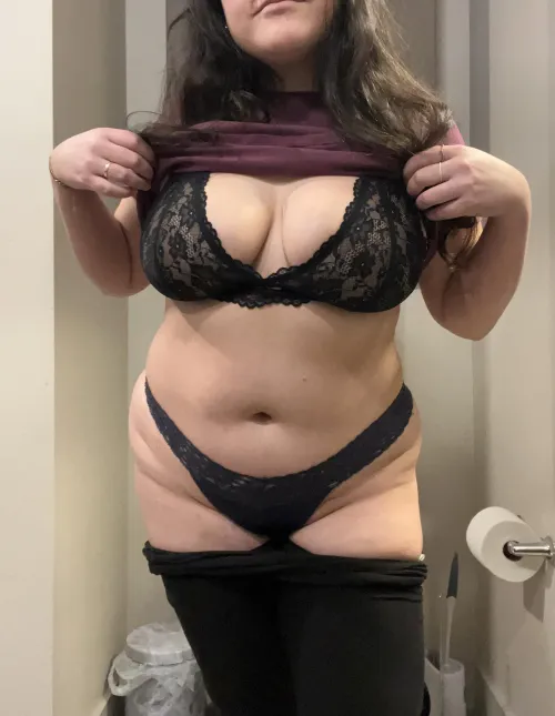 25 and a lil shy ✨ rate my tummy pls?