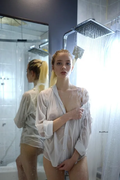 All that glitters is her