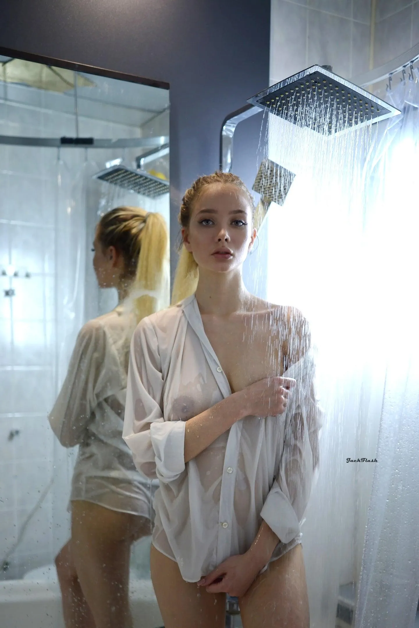 All that glitters is her