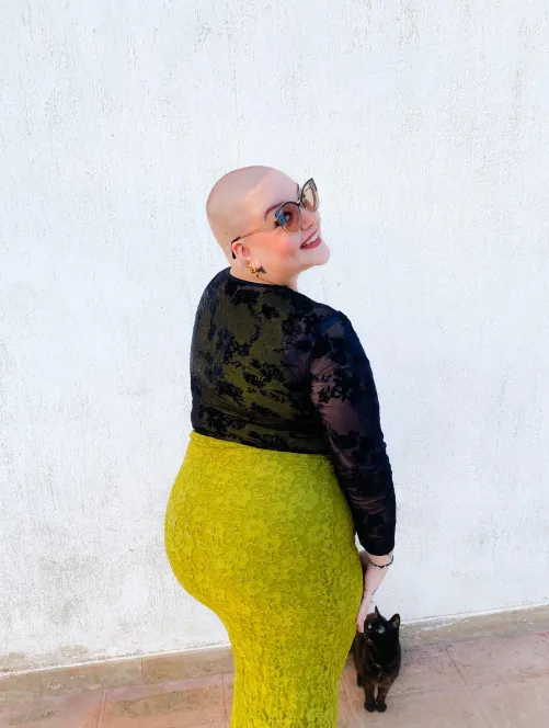 Being bald makes the curves look bigger🖤💚