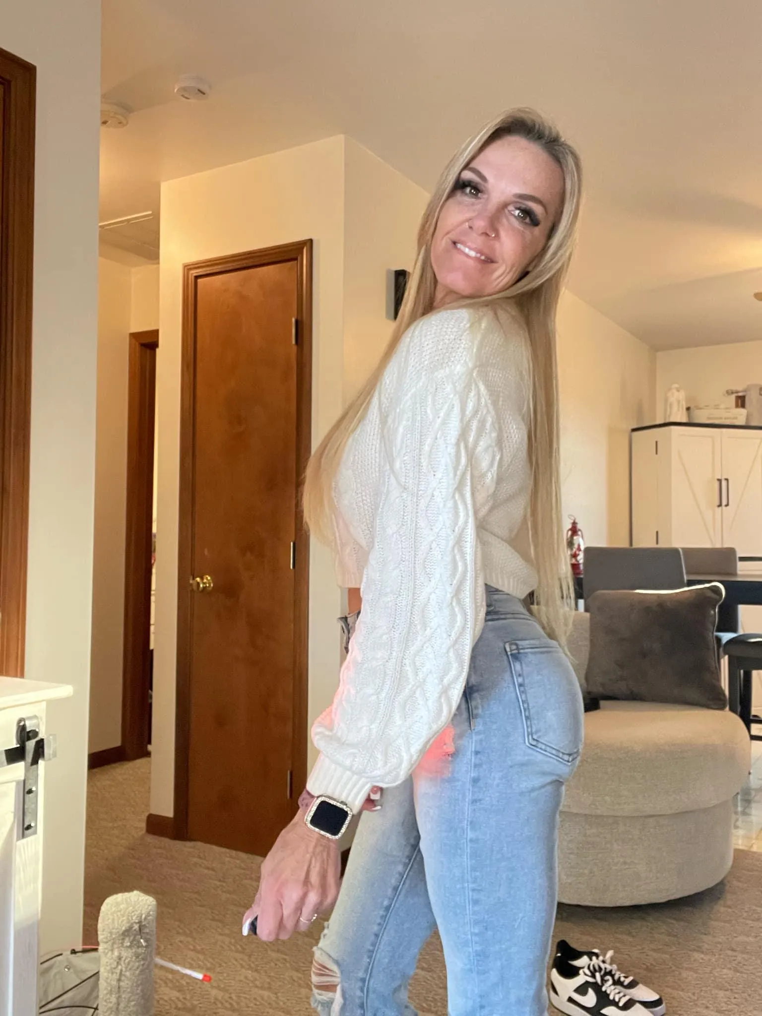 Confident and sexy [f50]