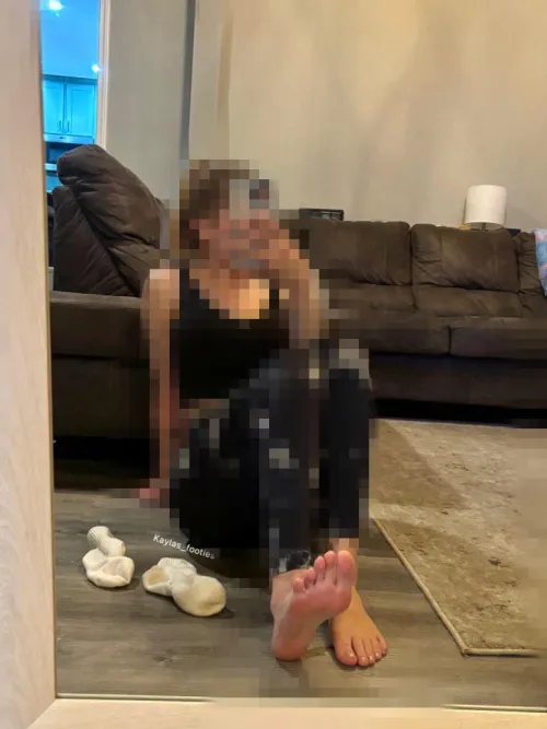 Feet are all you’re worthy of focusing on