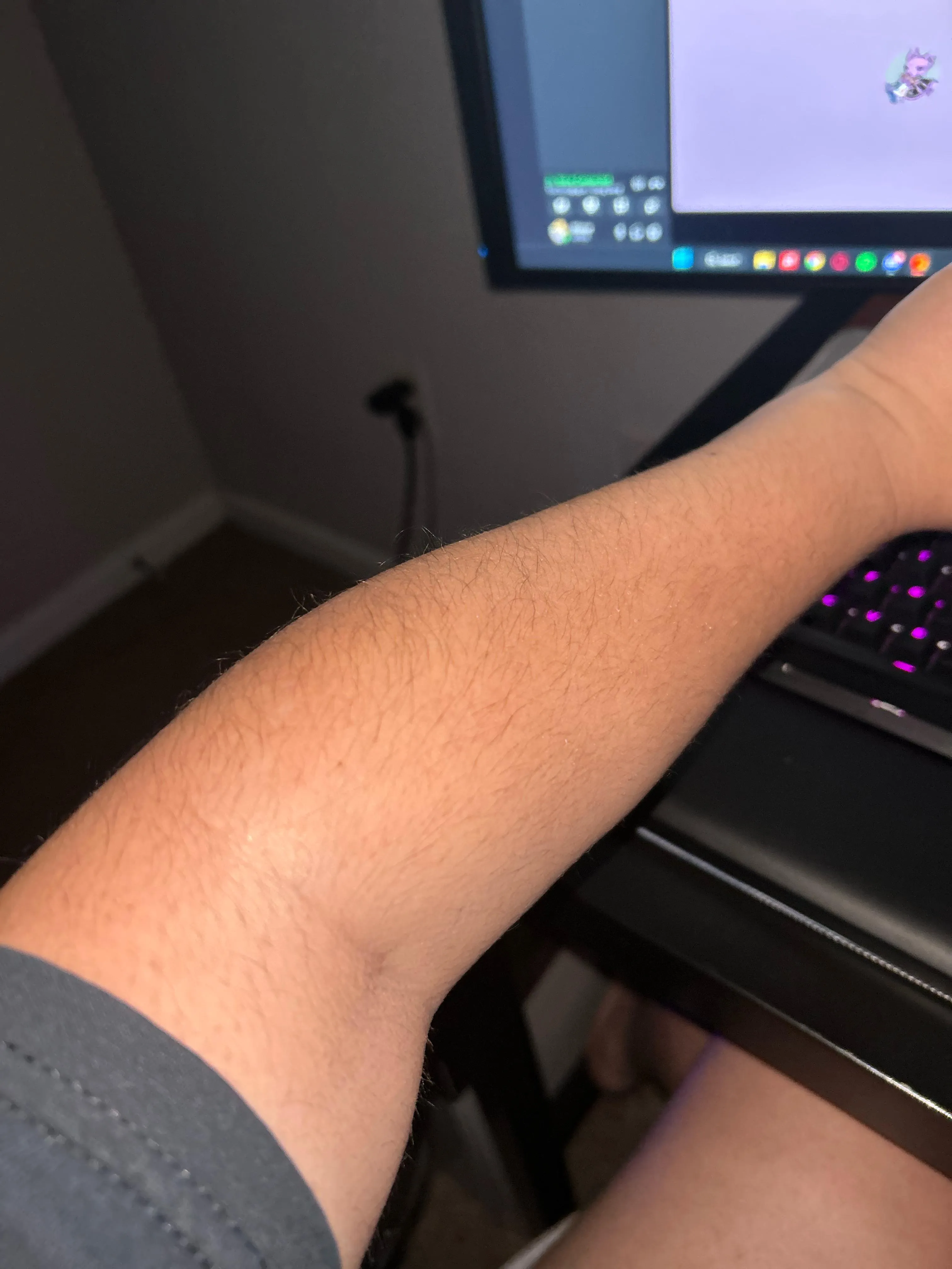 Gamer girls have hairy [arms] too