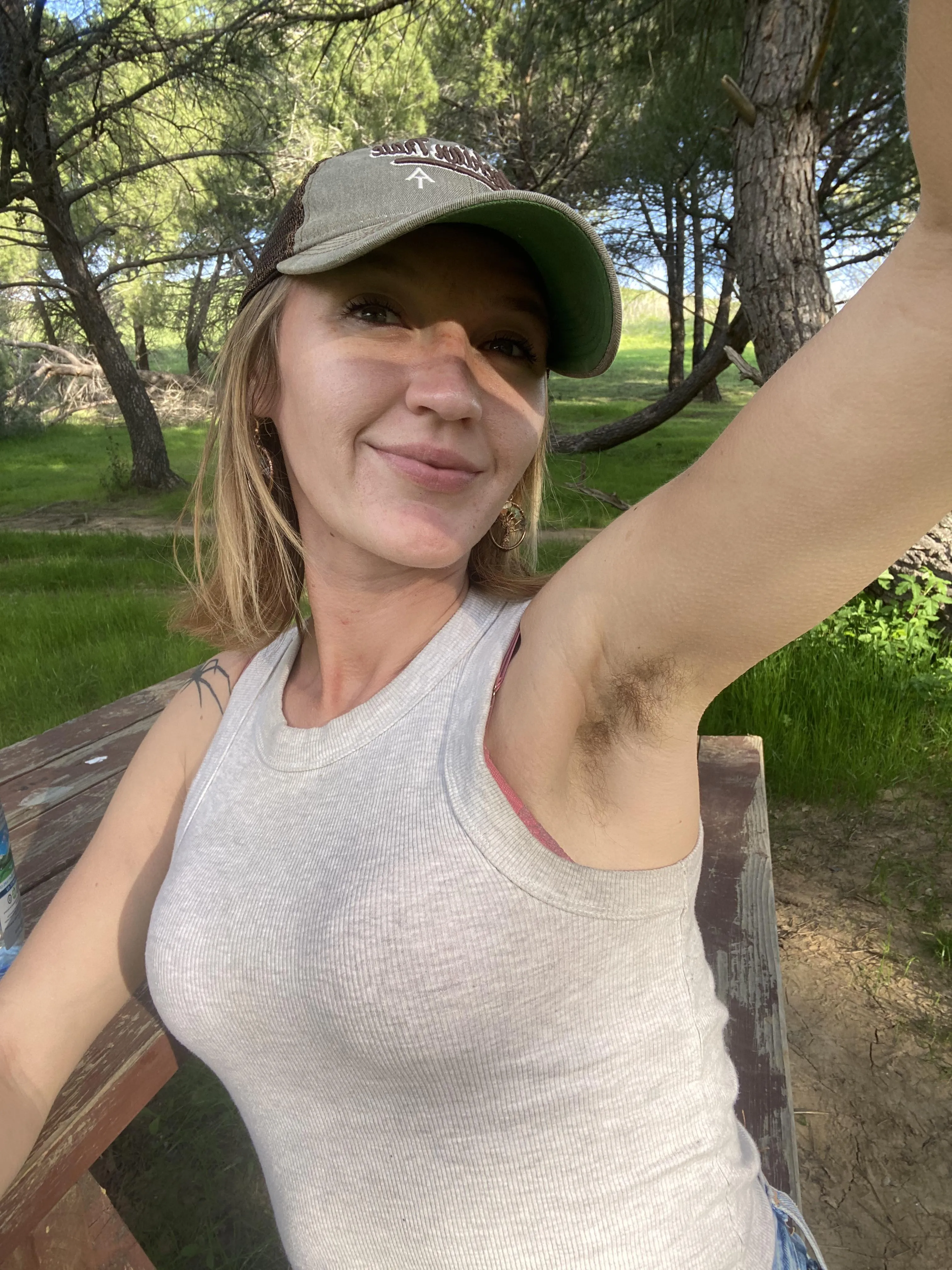 Hairy armpits are sexy when shown off