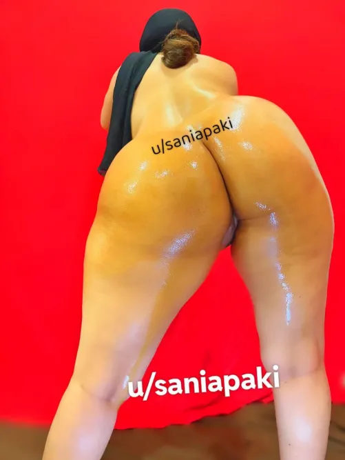 Hijabi oiled ass