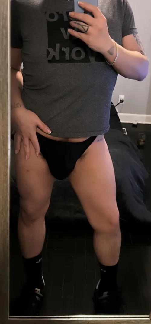 Horny bottom hosting hmu