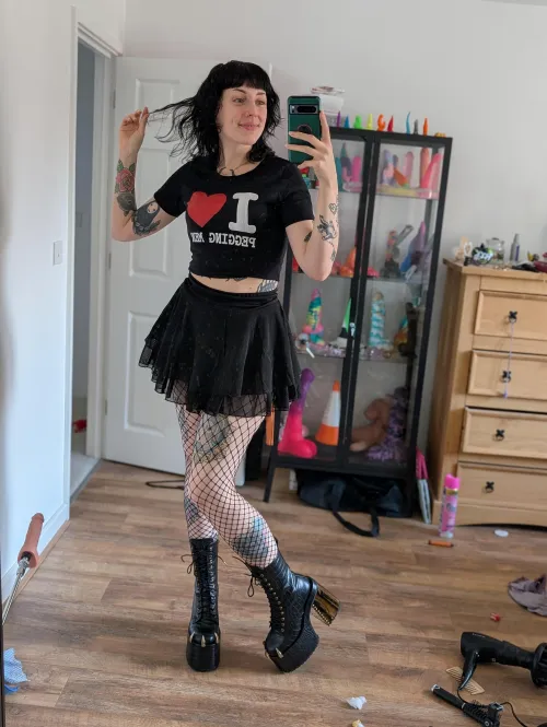 I hope you like fishnets :3