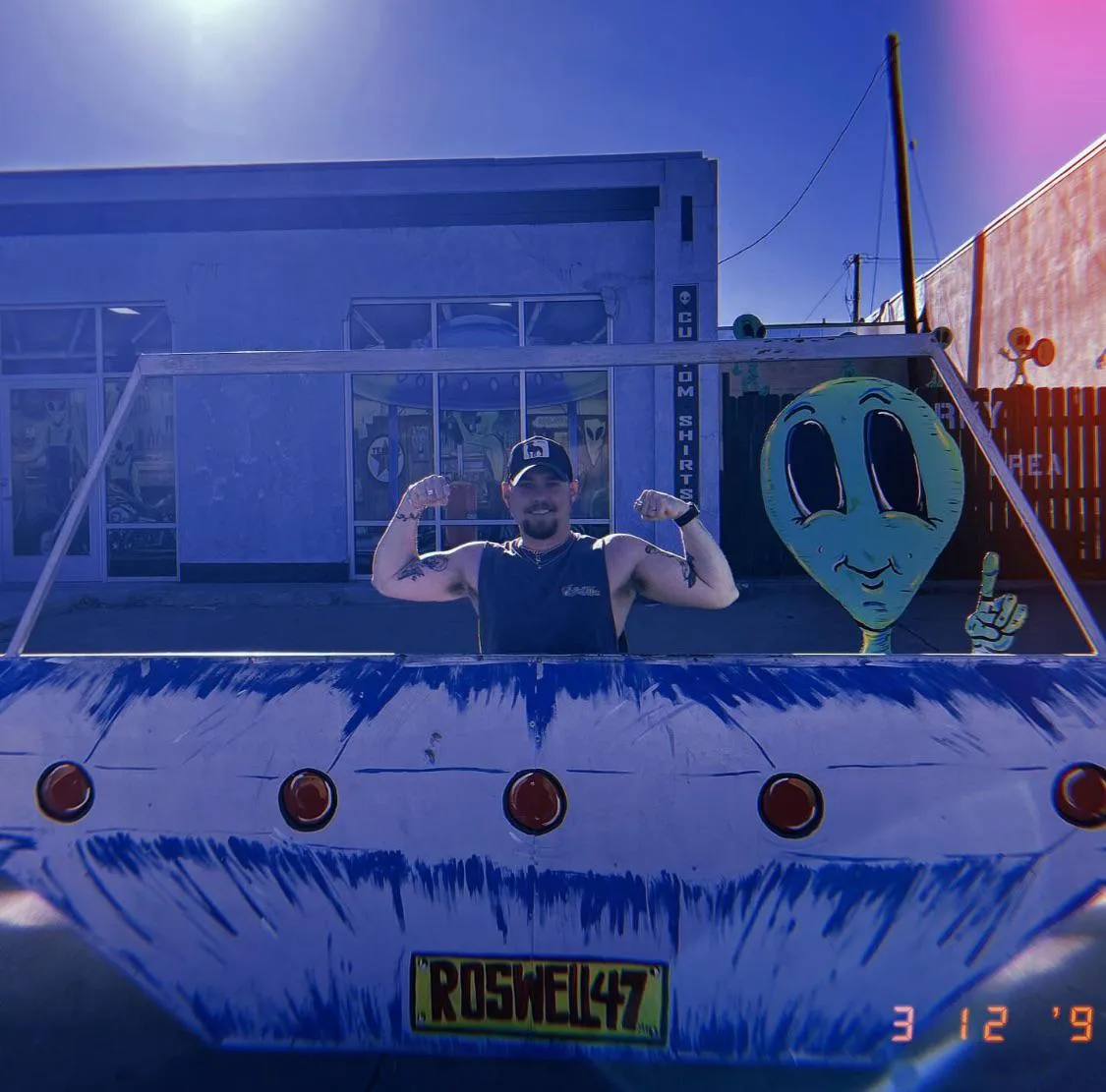 I just need a cute guy to do lame touristy things with me ☺️ Margaritas and hand holding might be involved