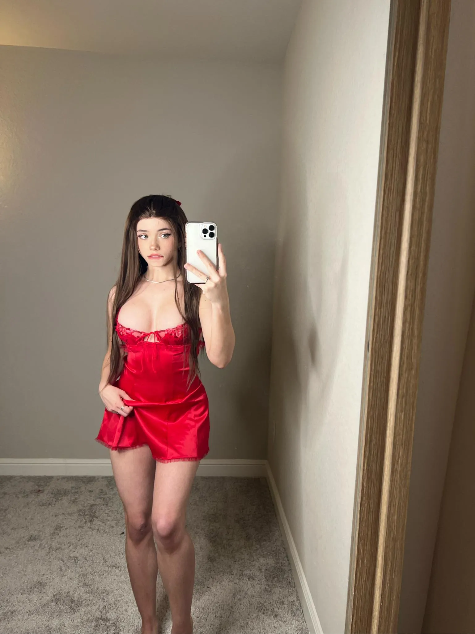 im only 4'11 but im sure u can easily carry me, right? :3