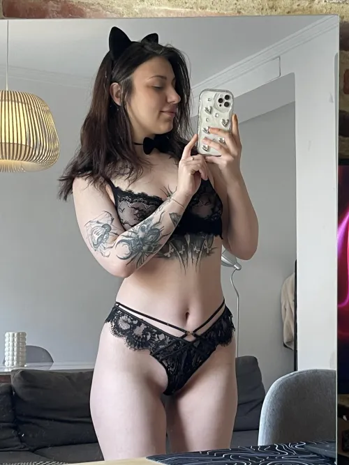 Just pet me regularly and I'll be obedient