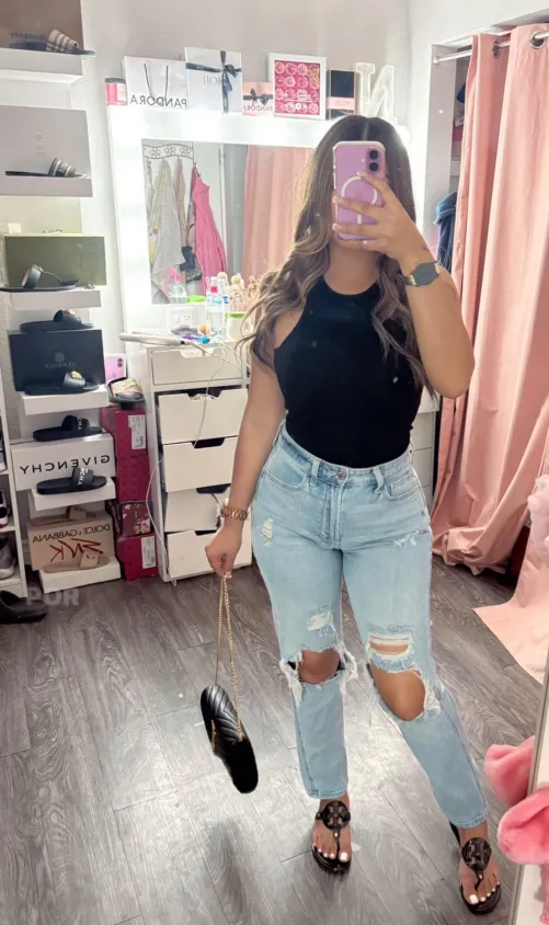 latina in black tory burch sandals