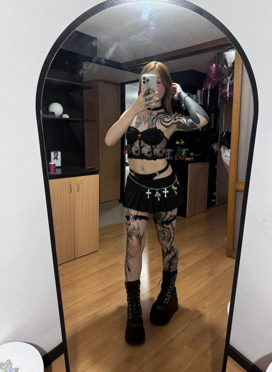 Pretty is fine and alt is fine, but what about pretty alt girl?