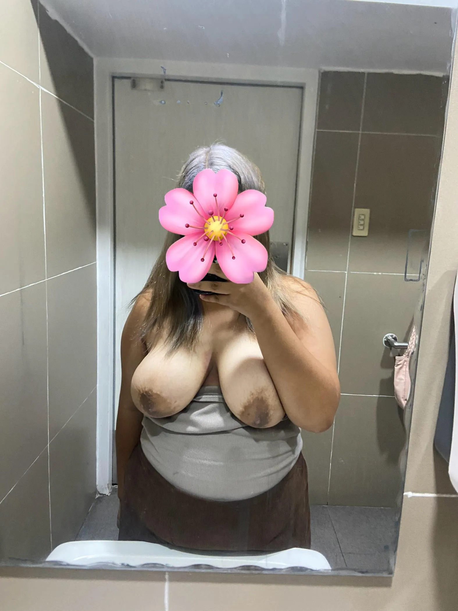 sneaked a pic in a public bathroom 🫢