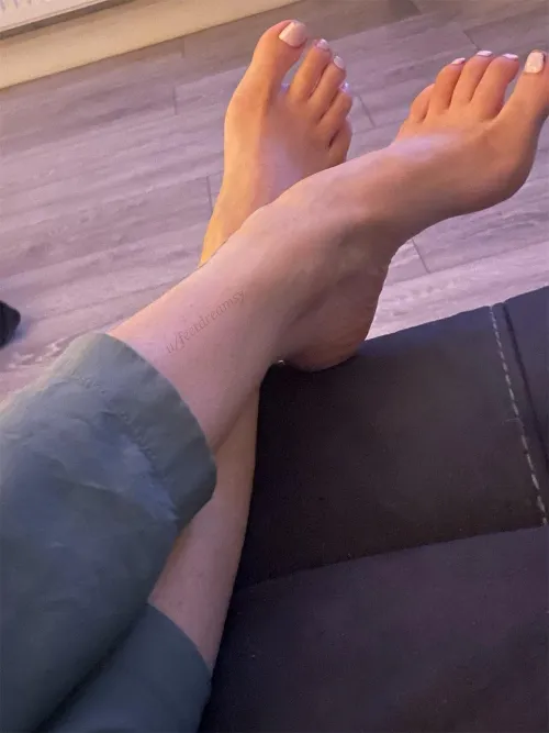 Watching tv relaxed arch