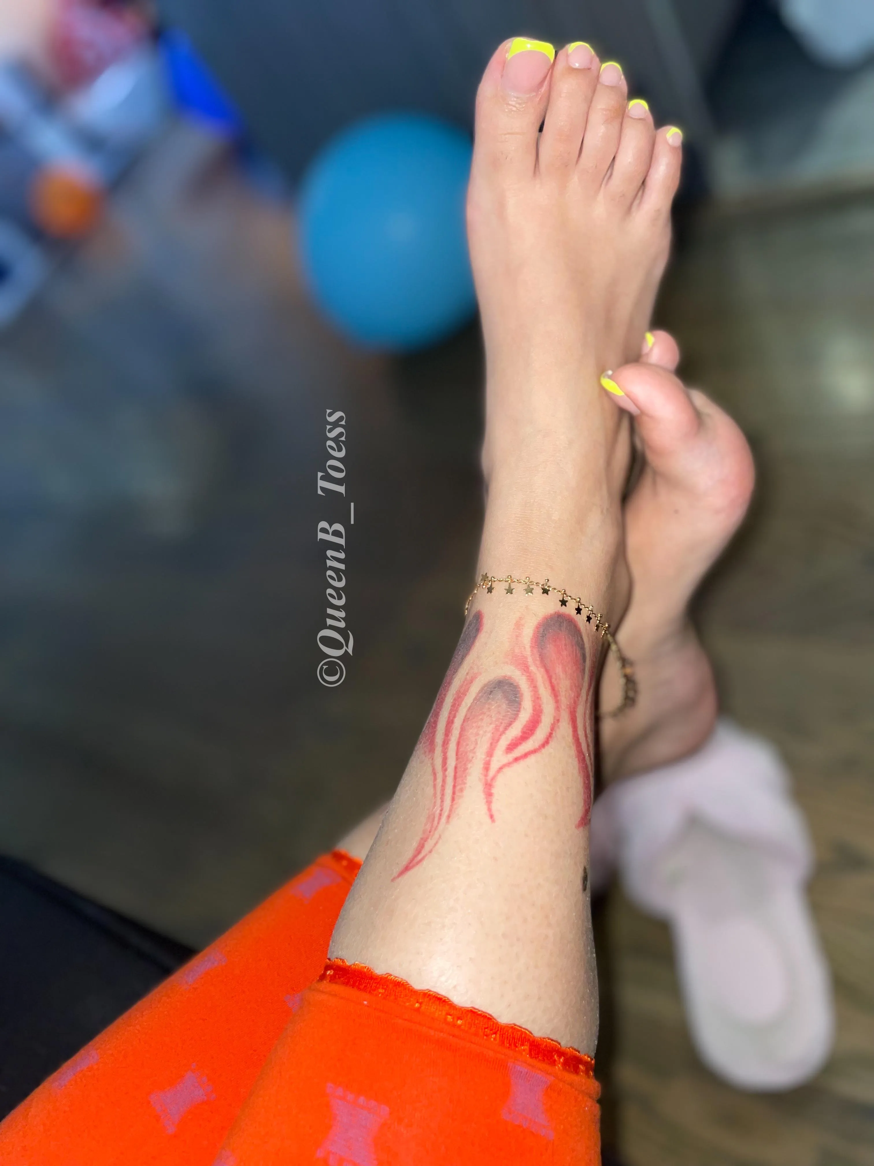 Will you lick my soles or suck my toes first ? 😝🦶🏻👅