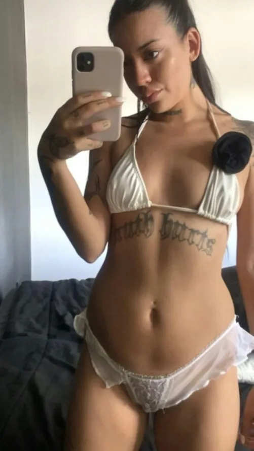 20 [F4M] Perfect hot curves.