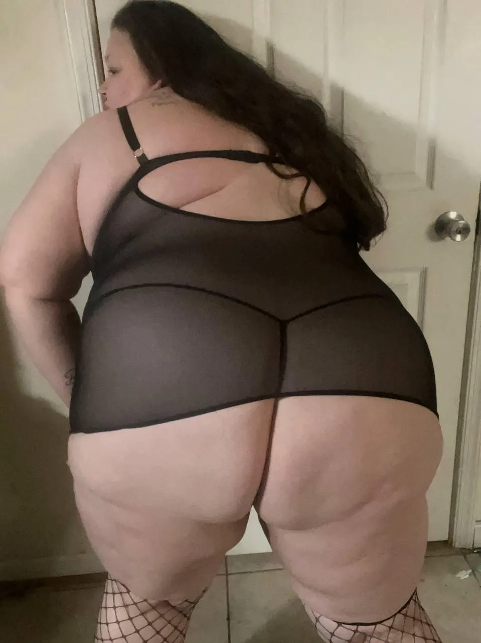 Ass swallows that gstring up